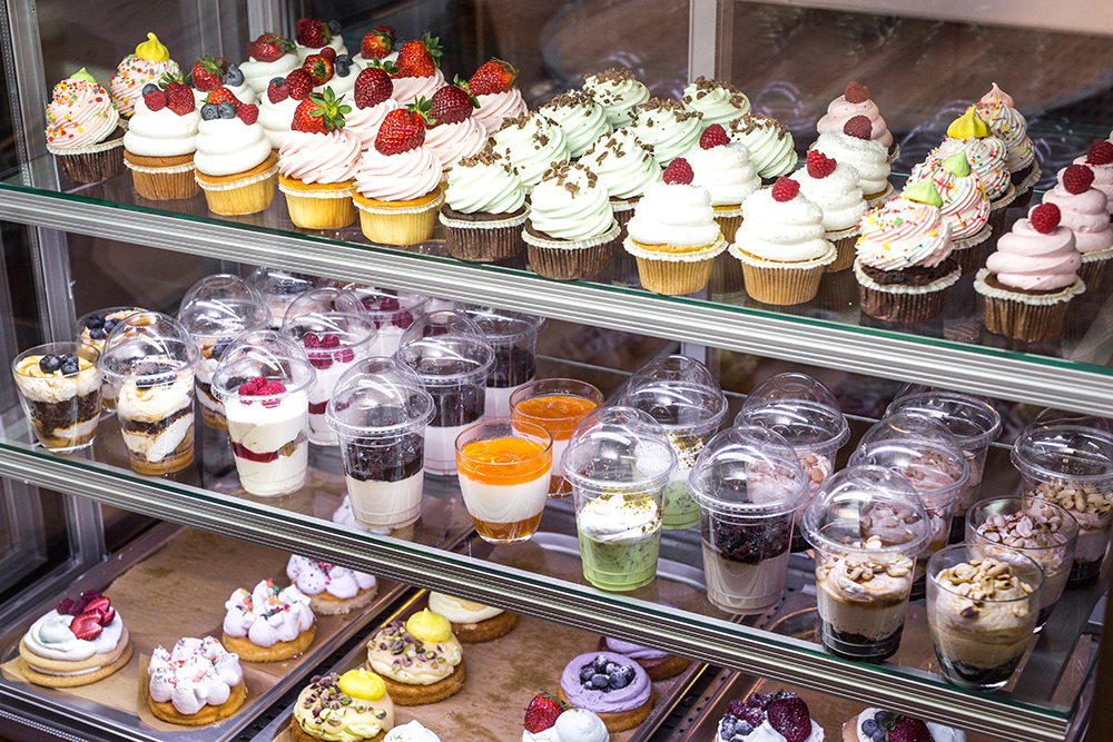 Стоит ли покупать сладости и пирожные в супермаркете?