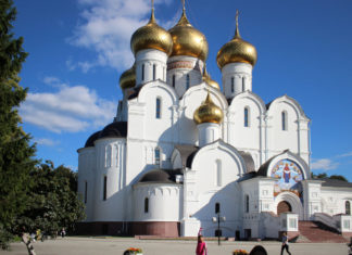 Успенский собор в Ярославле Успенский собор в Ярославле