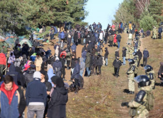 Украина готова помочь разрешить ситуацию с мигрантами в Беларуси Украина готова помочь разрешить ситуацию с мигрантами в Беларуси