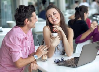 Как знакомиться с девушками через интернет? Как знакомиться с девушками через интернет?