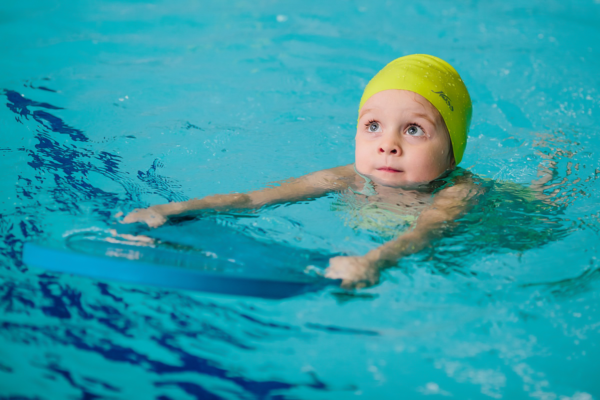 Как выбрать лучшую школу плавания для нашего ребенка?