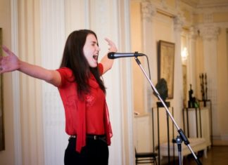 Как выбрать песню для караоке новичку? Как выбрать песню для караоке новичку?