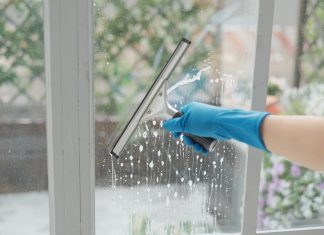 Профессиональное мытье лоджий и окон от клининговой службы Профессиональное мытье лоджий и окон от клининговой службы