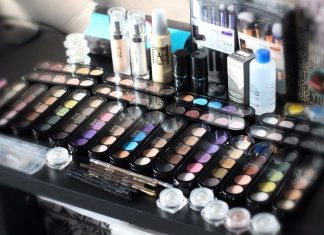 Где купить профессиональную косметику?