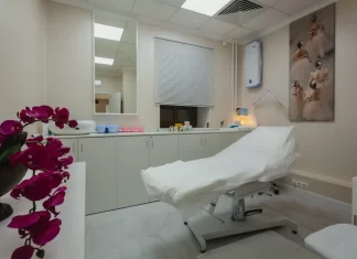 Когда стоит обратиться в косметологическую клинику?