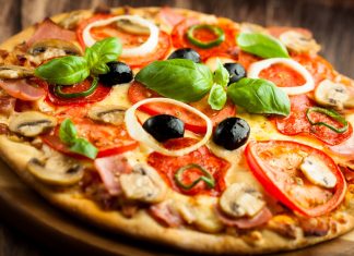 Нескучный выбор блюд для праздника: пицца и ее магия