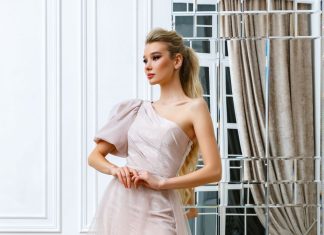 Платье со шлейфом на выпускной