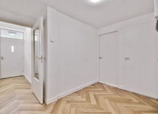 Революция в отделке: преимущества скрытого плинтуса