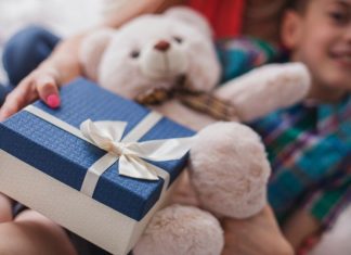Подарки для детей: как выбрать и упаковать