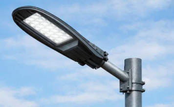 Консольный светильник: надежное решение для уличного освещения в Орске