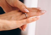 Как ухаживать за женским обручальным кольцом: полное руководство по сохранению блеска и красоты