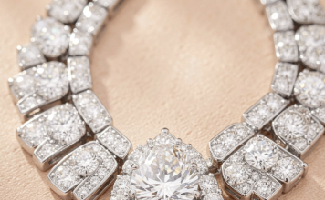 Роскошные колье-пластроны из белого золота с бриллиантами: главный акцент для красной ковровой дорожки